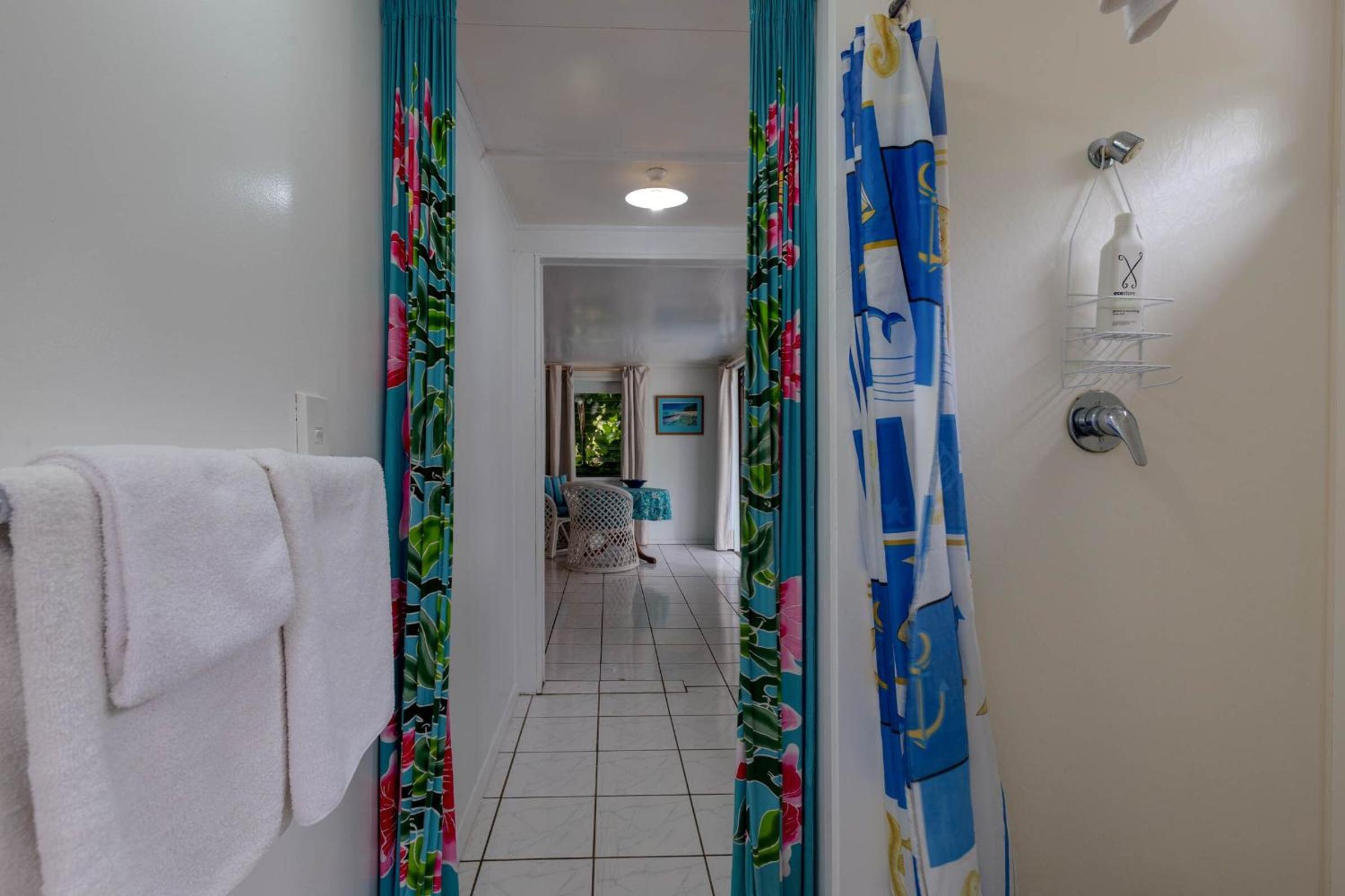 Vaka Beach Cottage with AC Unlimited Wifi