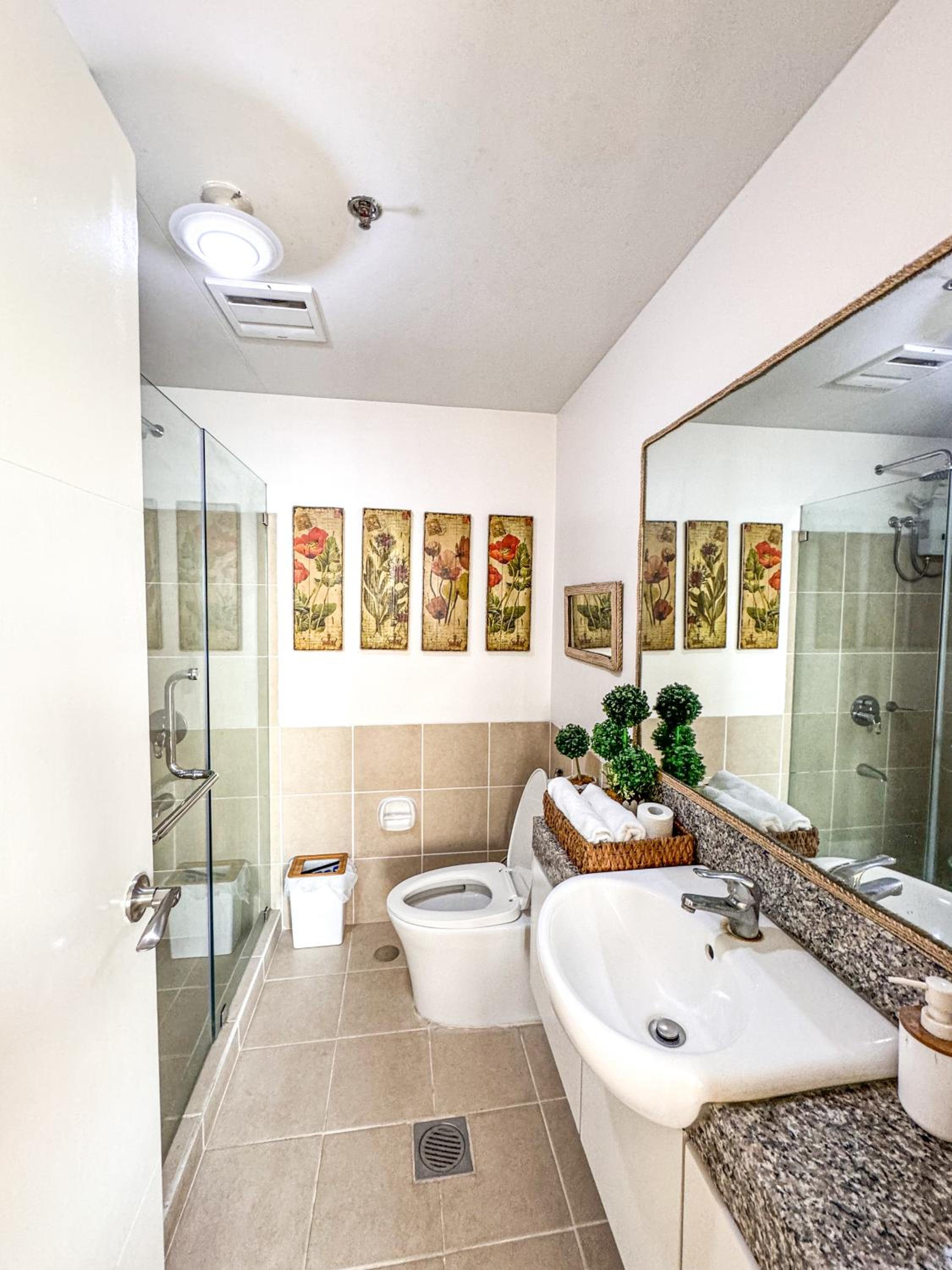 Spacious 1BR with Sunset view at The Celandine view 3