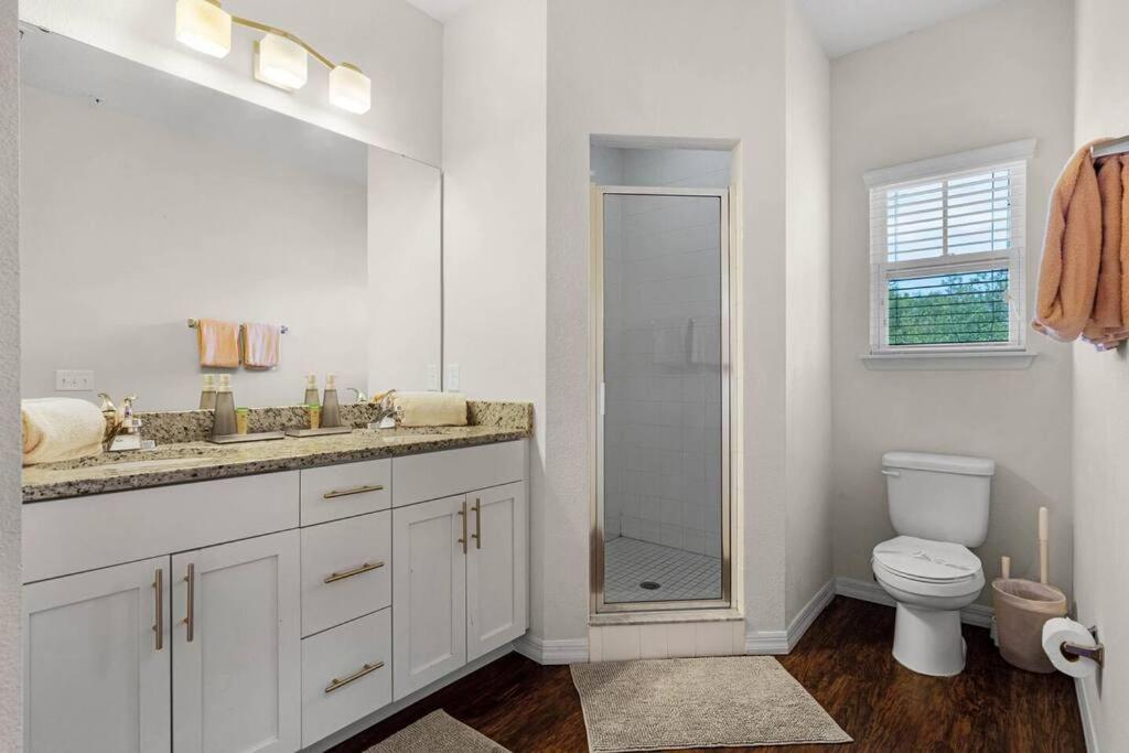 Disney World Charm Home 4BR and 3BA! view 5