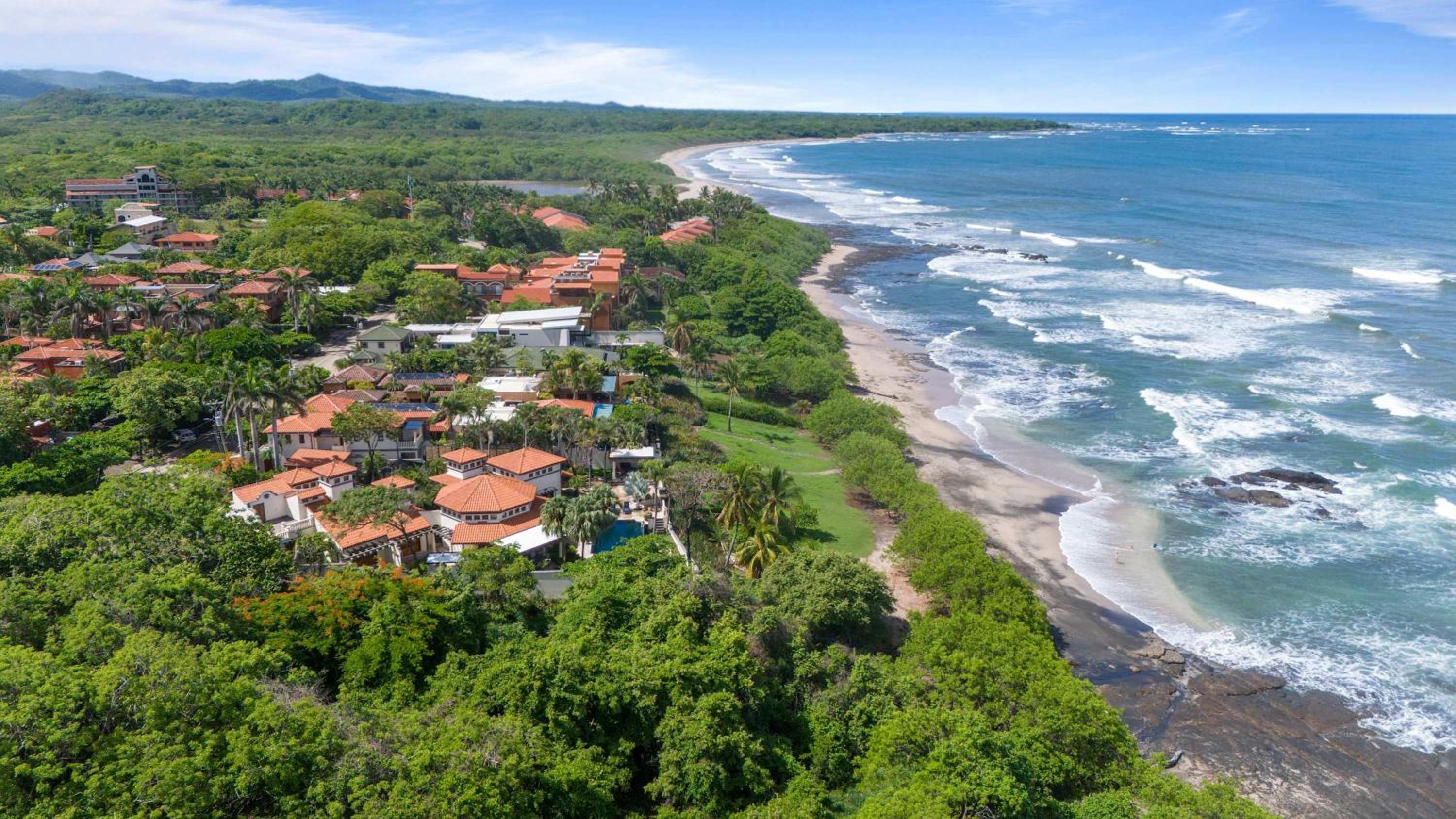 Beachfront Villa with large pool