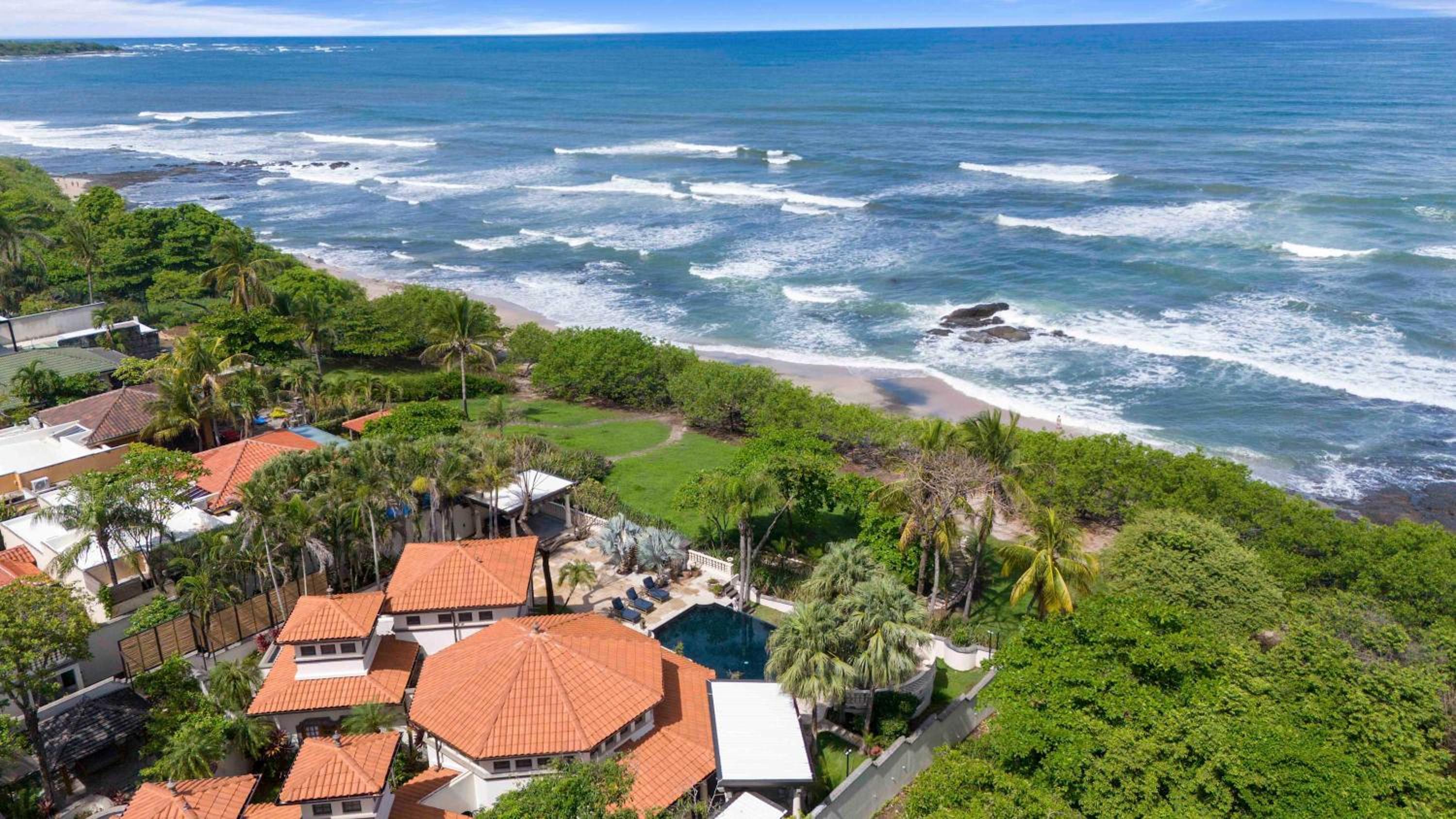 Beachfront Villa with large pool