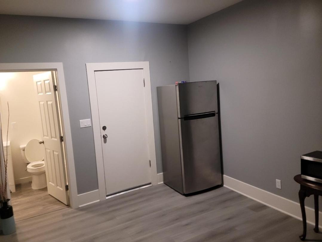 Beautiful and Private Studio Bed and Bath with Private Entrance view 2