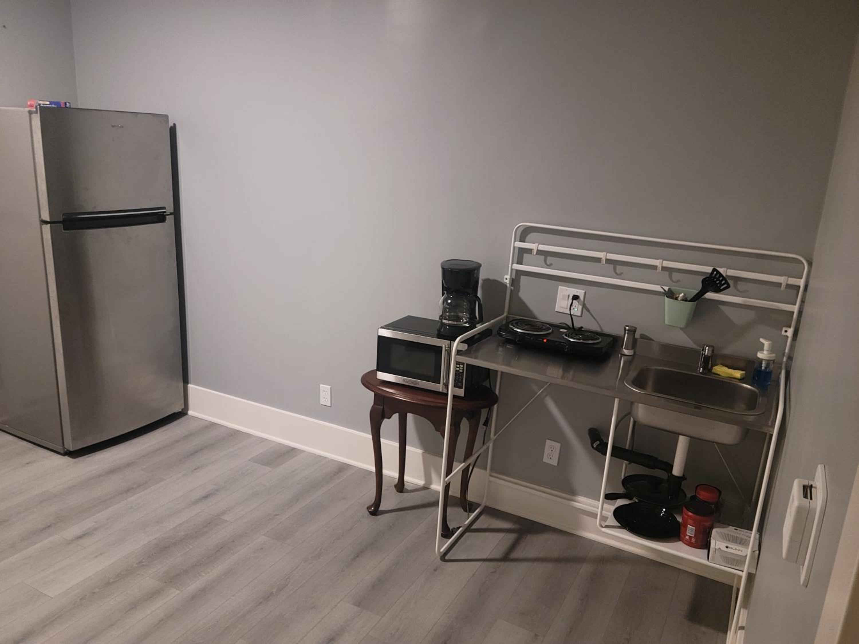 Beautiful and Private Studio Bed and Bath with Private Entrance view 3