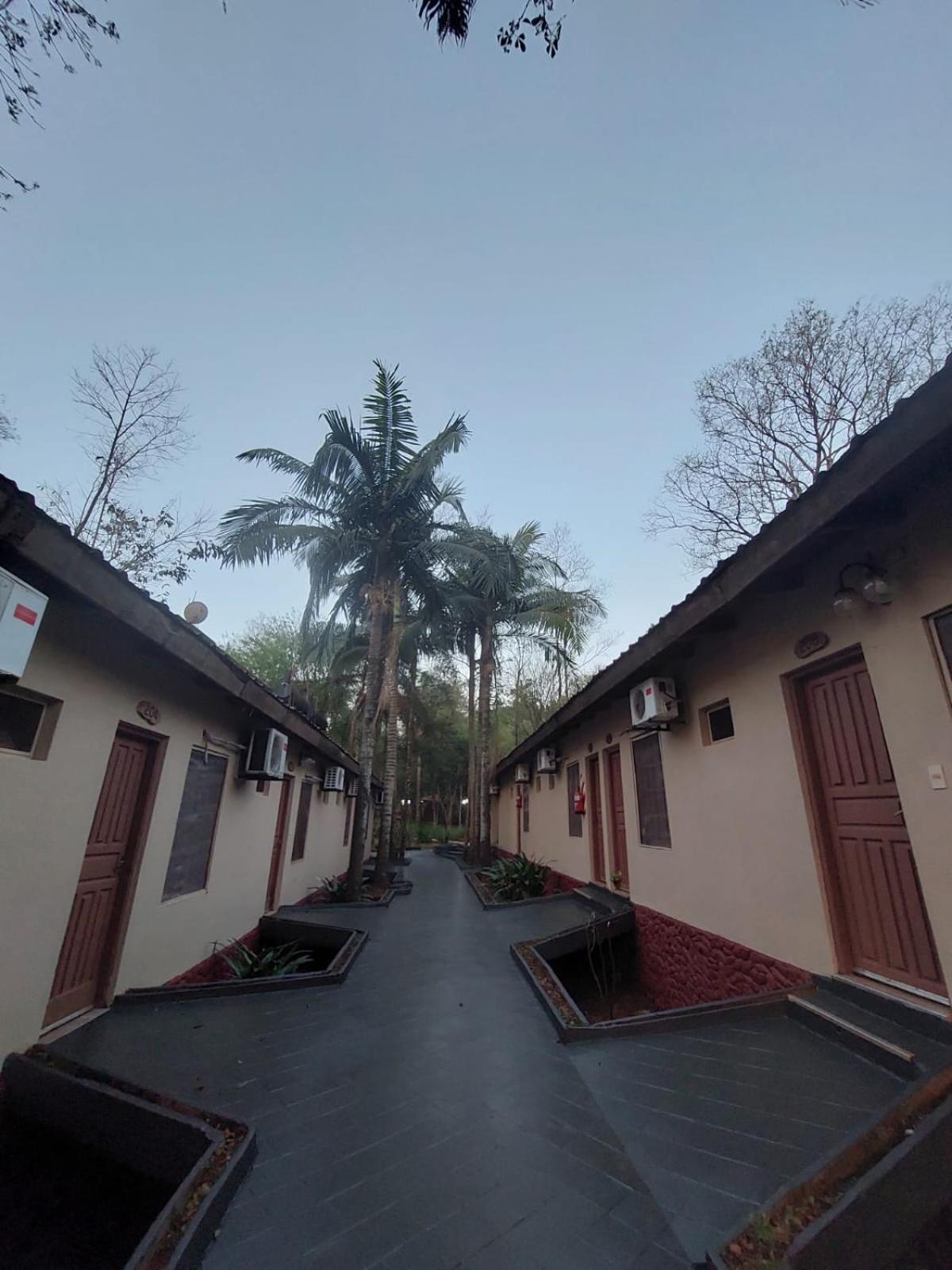 Six Garden Lodge