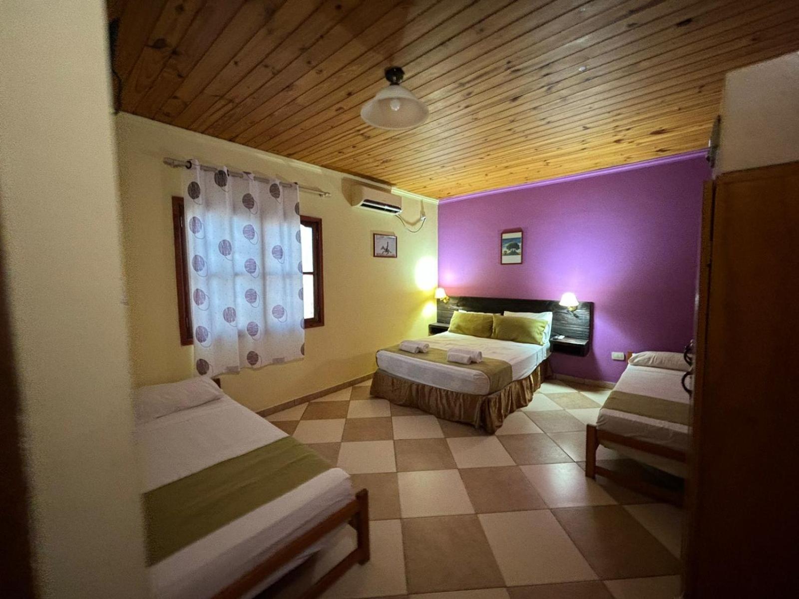 Six Garden Lodge