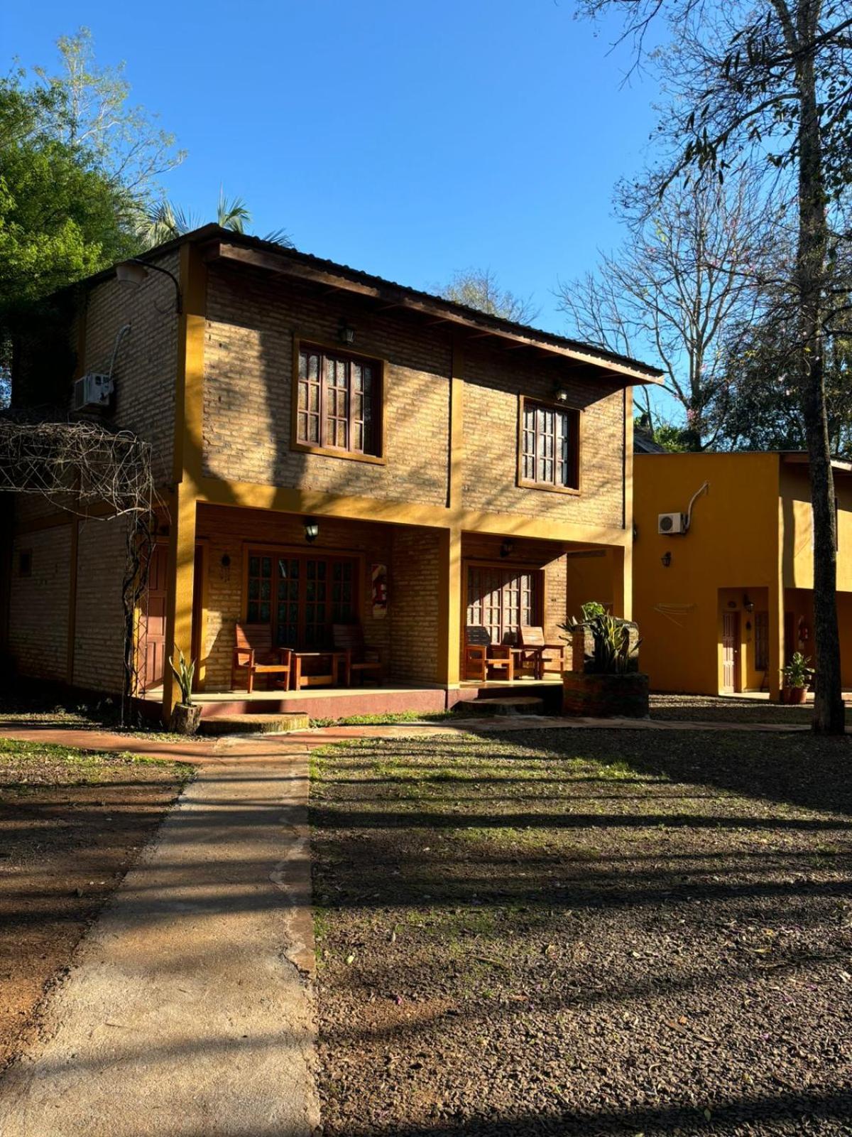 Six Garden Lodge