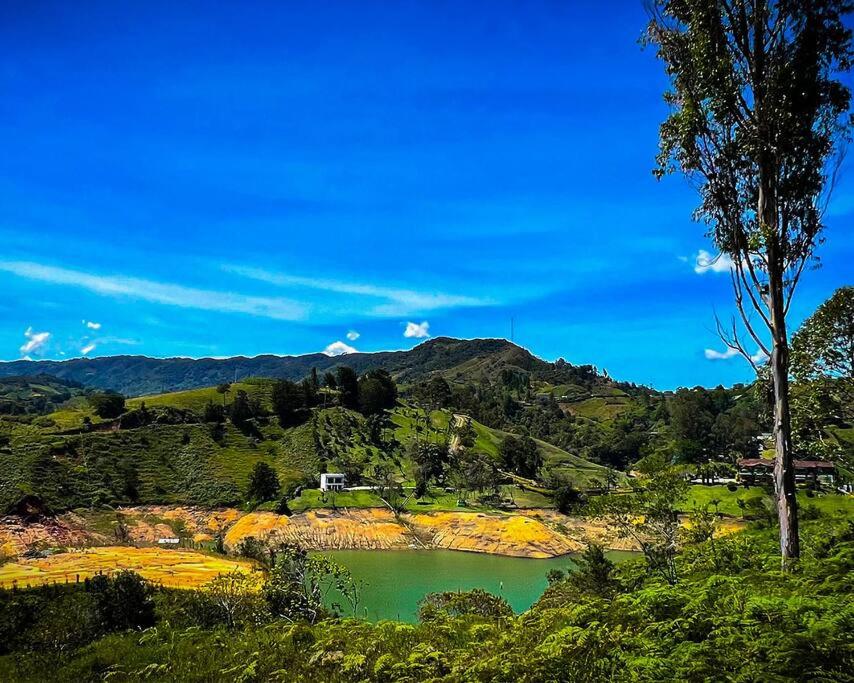 el peñol cerca a embalse