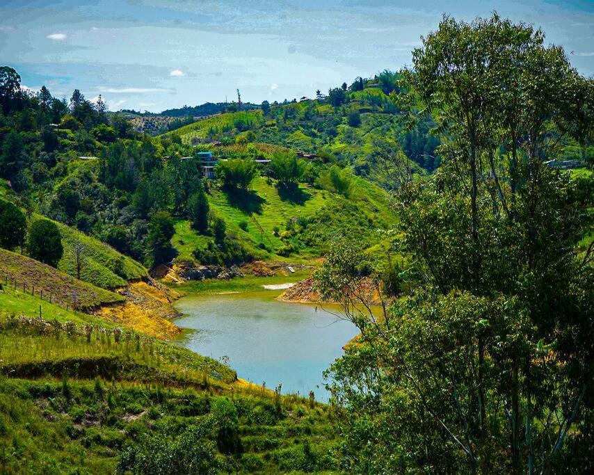el peñol cerca a embalse
