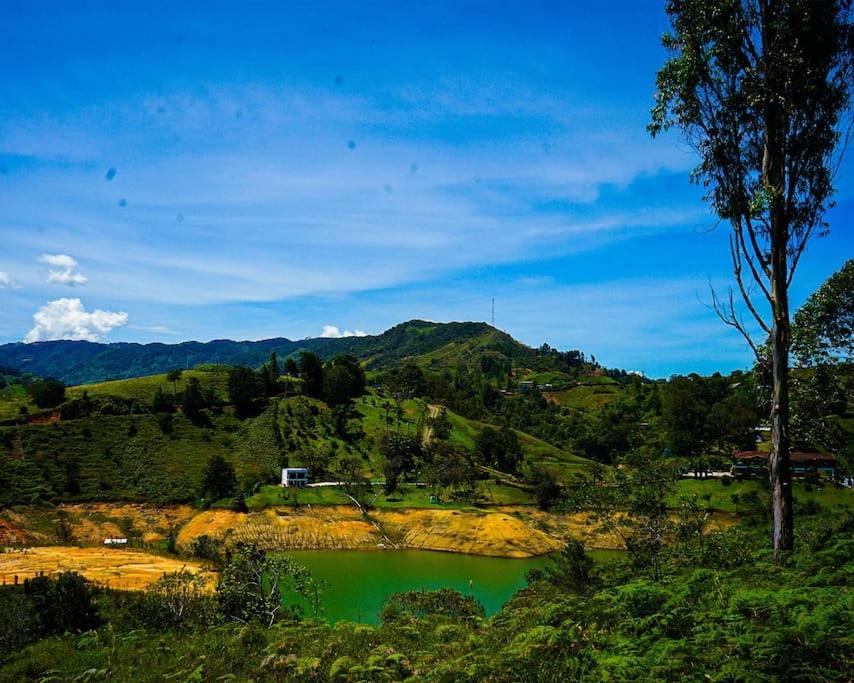 el peñol cerca a embalse
