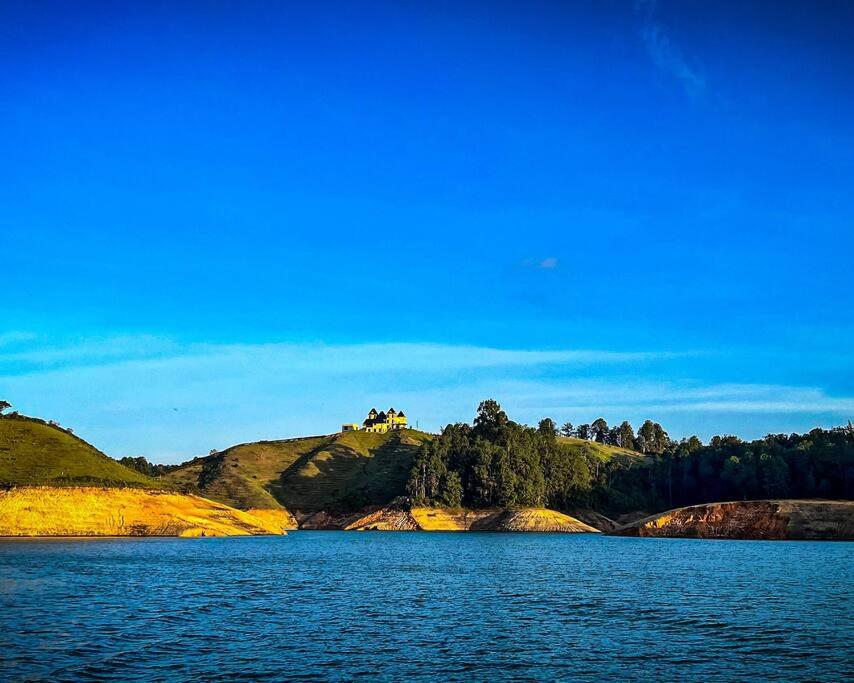 el peñol cerca a embalse