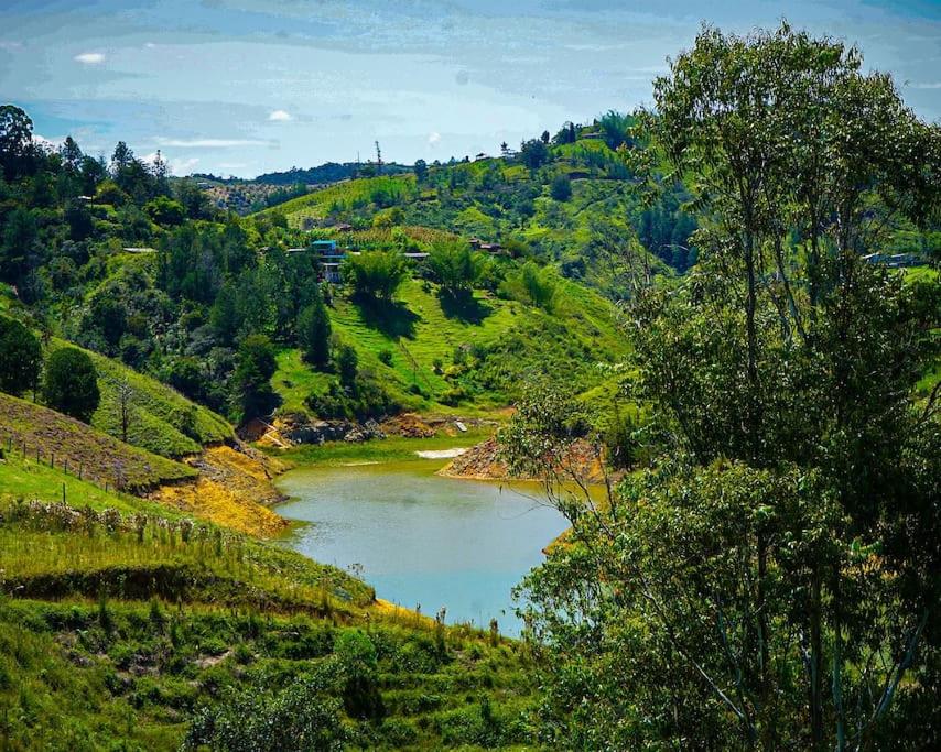 el peñol cerca a embalse
