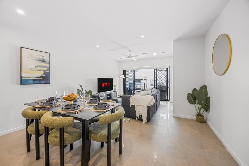 Family Retreat - Free Secure Car Park, Garden City Westfield Shopping, Restaurants