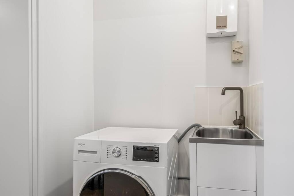 Family Retreat - Free Secure Car Park, Garden City Westfield Shopping, Restaurants