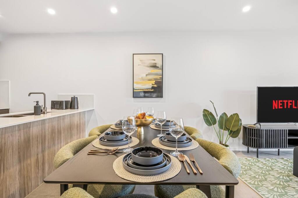 Family Retreat - Free Secure Car Park, Garden City Westfield Shopping, Restaurants