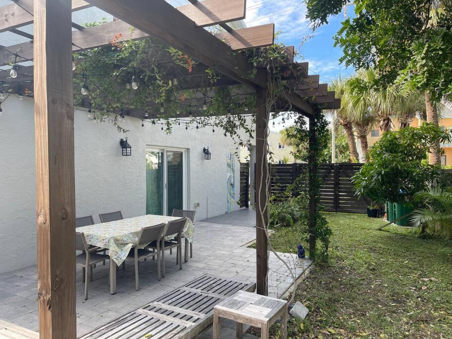 Walk to the beach Townhouse at Cape Canaveral