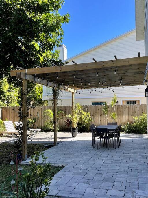 Walk to the beach Townhouse at Cape Canaveral