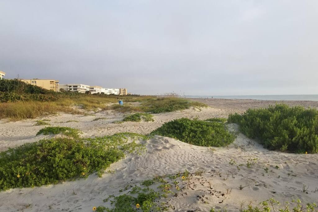 Walk to the beach Townhouse at Cape Canaveral