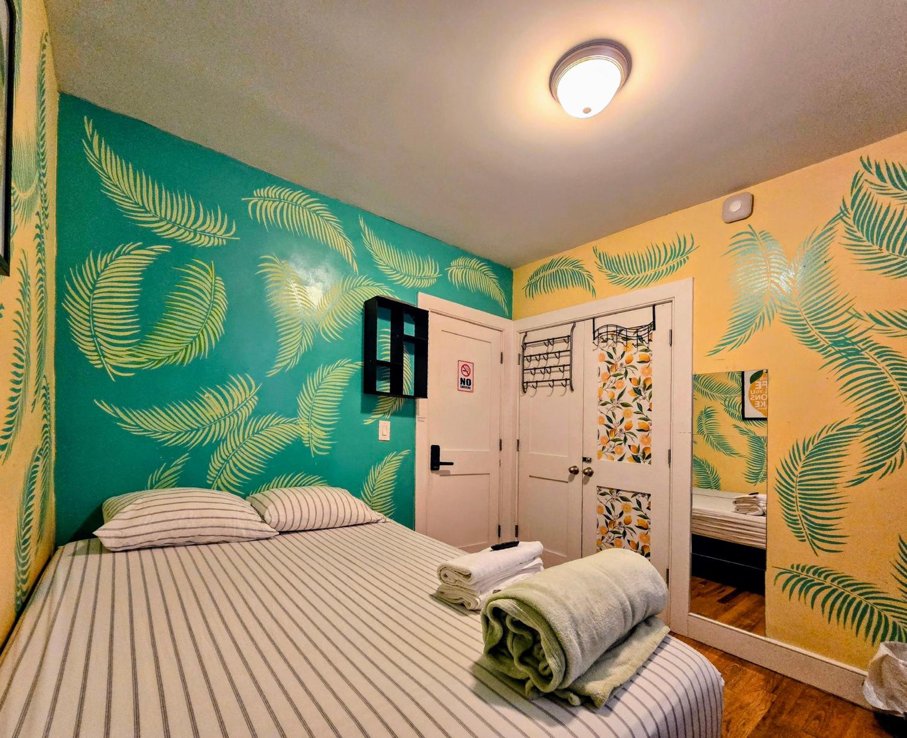 Lemon Vibes room in Guesthouse