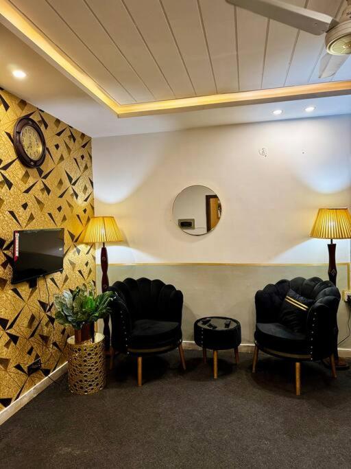 Brand new 1 bed designer apartment sector f view 5
