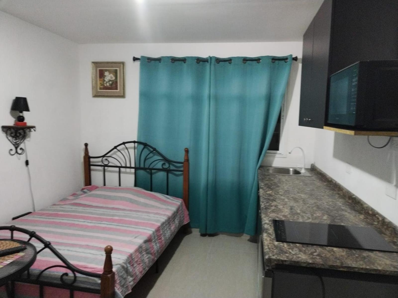 apartamentito tipo estudio AMUEBLADO tranquilo y acogedor cocina y baño privado independiente en CHANIS cerca de Costa del este view 2