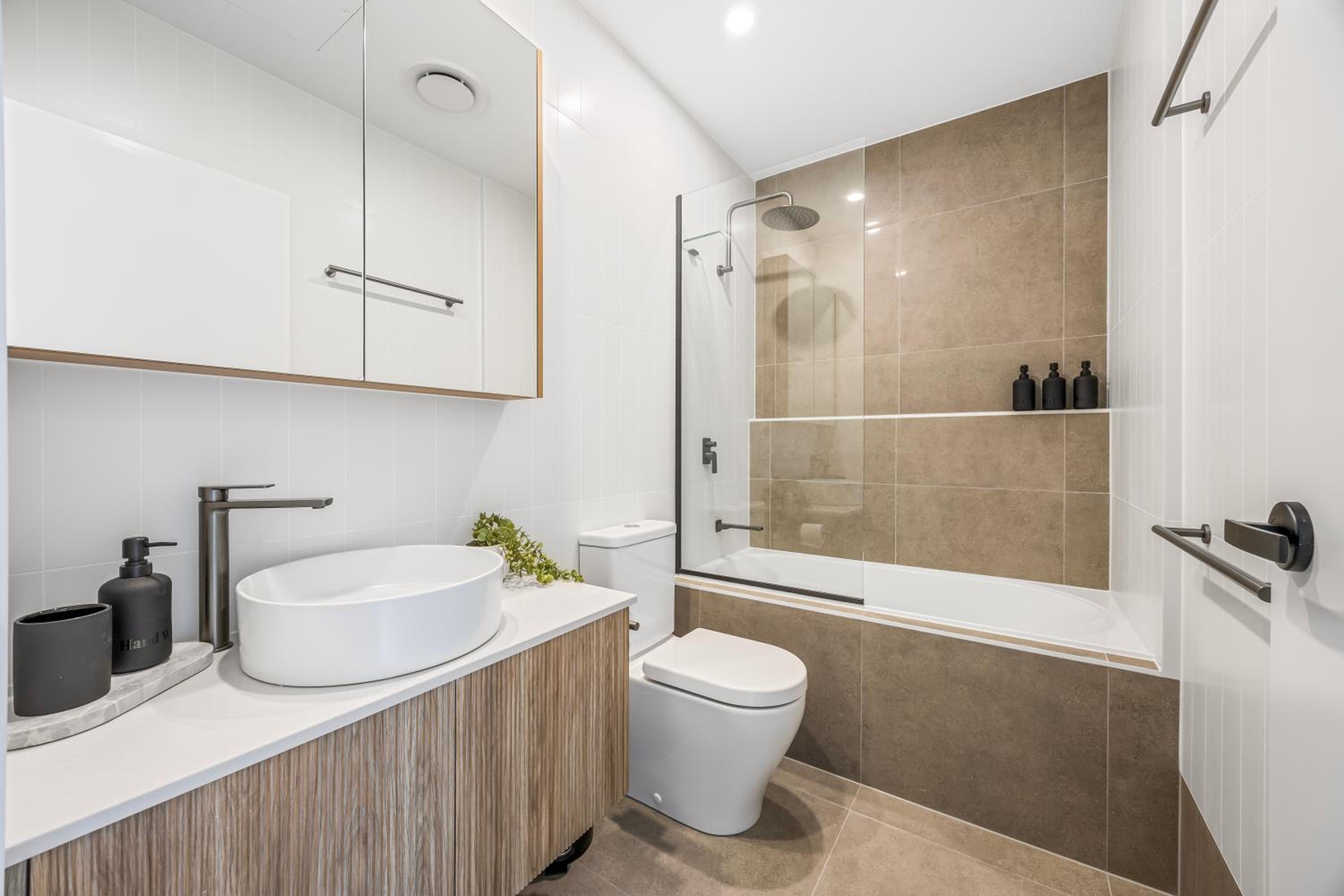 Family Retreat - Free Secure Car Park, Garden City Westfield Shopping, Restaurants