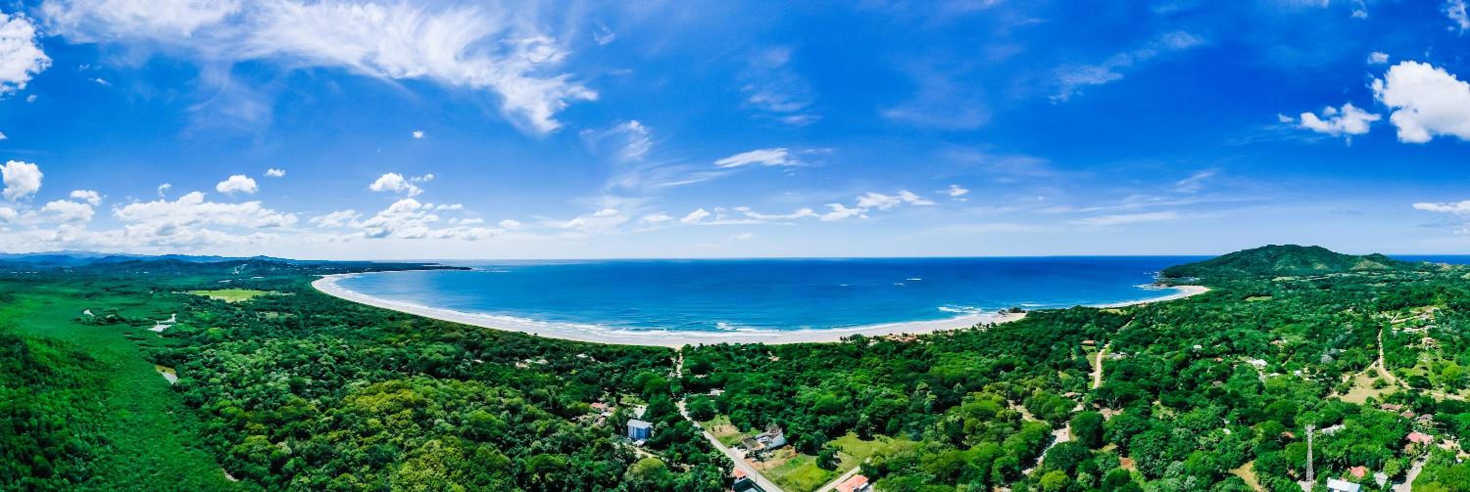 7 min walk to Surfing Paradise, Pool & Ocean Fun
