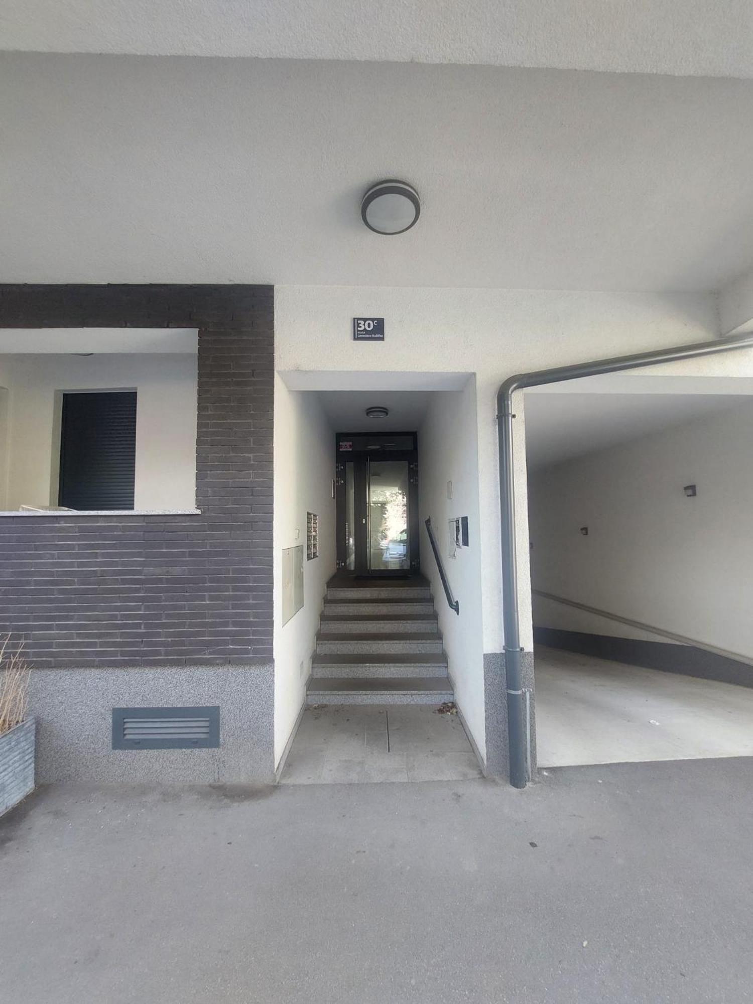 Moderna Apartment URBAN STAY view 4