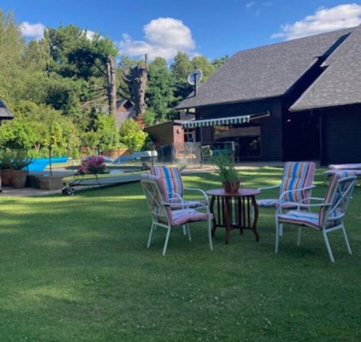 Molco, con piscina y acceso lago