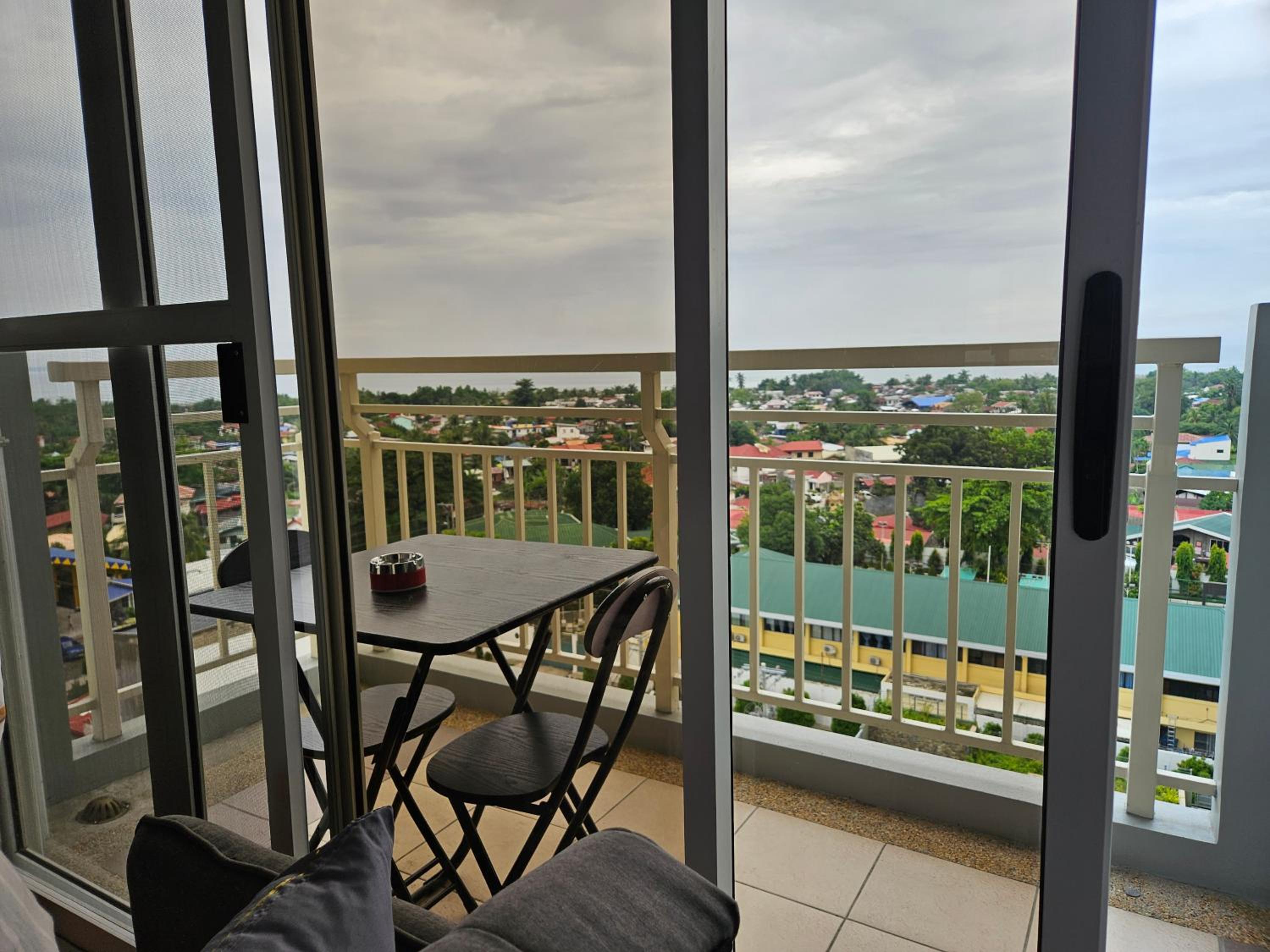 Verdon Parc Haven Cozy Condo in Ecoland, Davao view 5