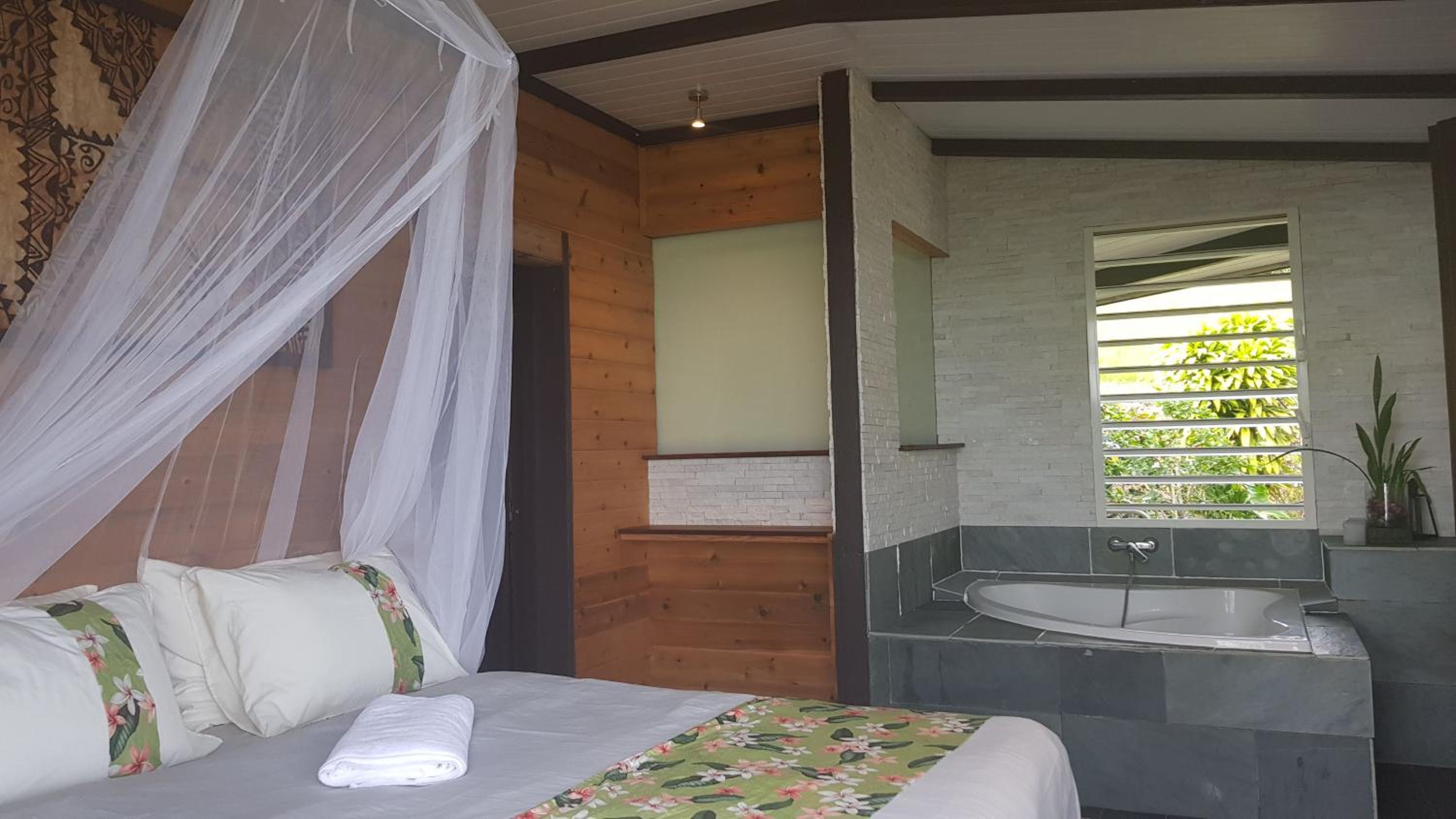 Villa Heinani lodge Puunui view 4