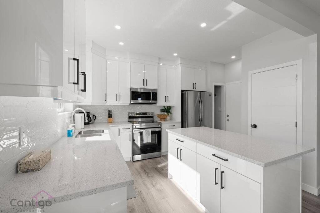 Urban Jungle Getaway, AirCon, 10min to DT & WEM!