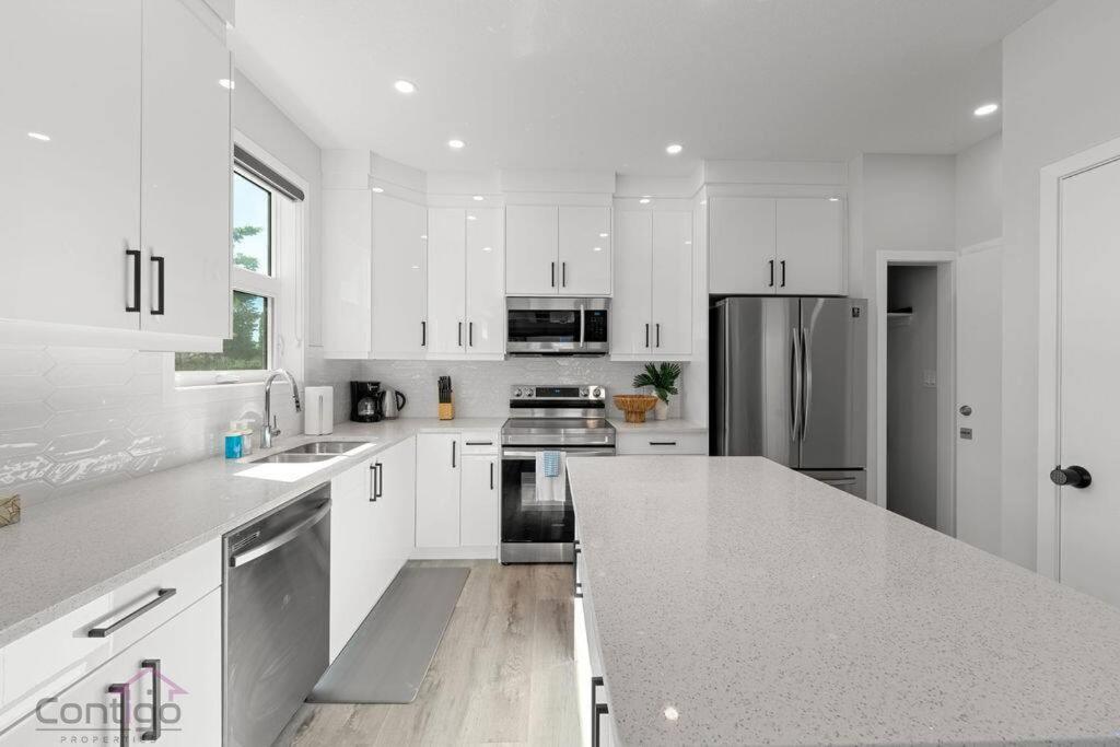 Urban Jungle Getaway, AirCon, 10min to DT & WEM!