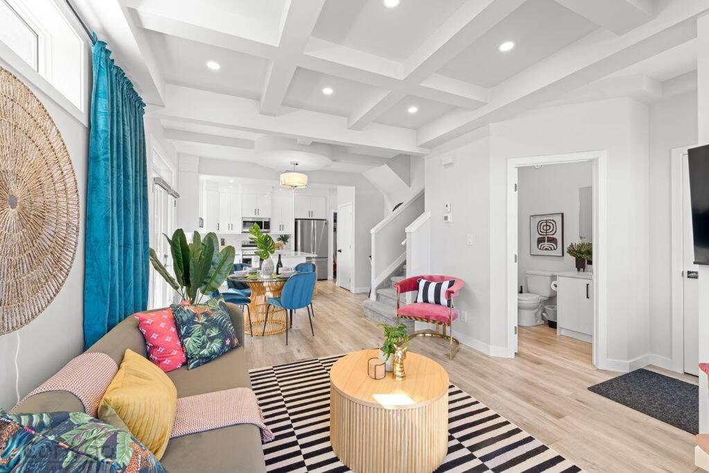 Urban Jungle Getaway, AirCon, 10min to DT & WEM!