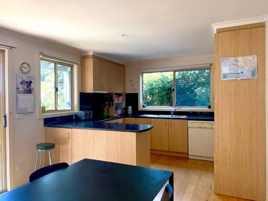 Sunny Ventnor Cottage with Retro Vibe 400m to Beach