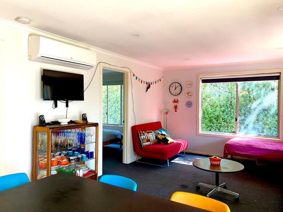 Sunny Ventnor Cottage with Retro Vibe 400m to Beach