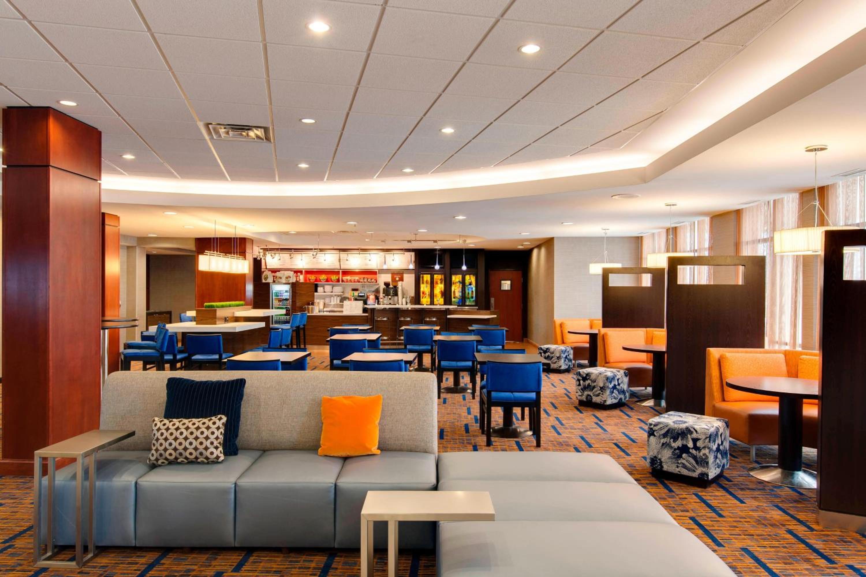 Schaumburg Vacations - Courtyard by Marriott Chicago Schaumburg/Woodfield Mall - Property Image 21