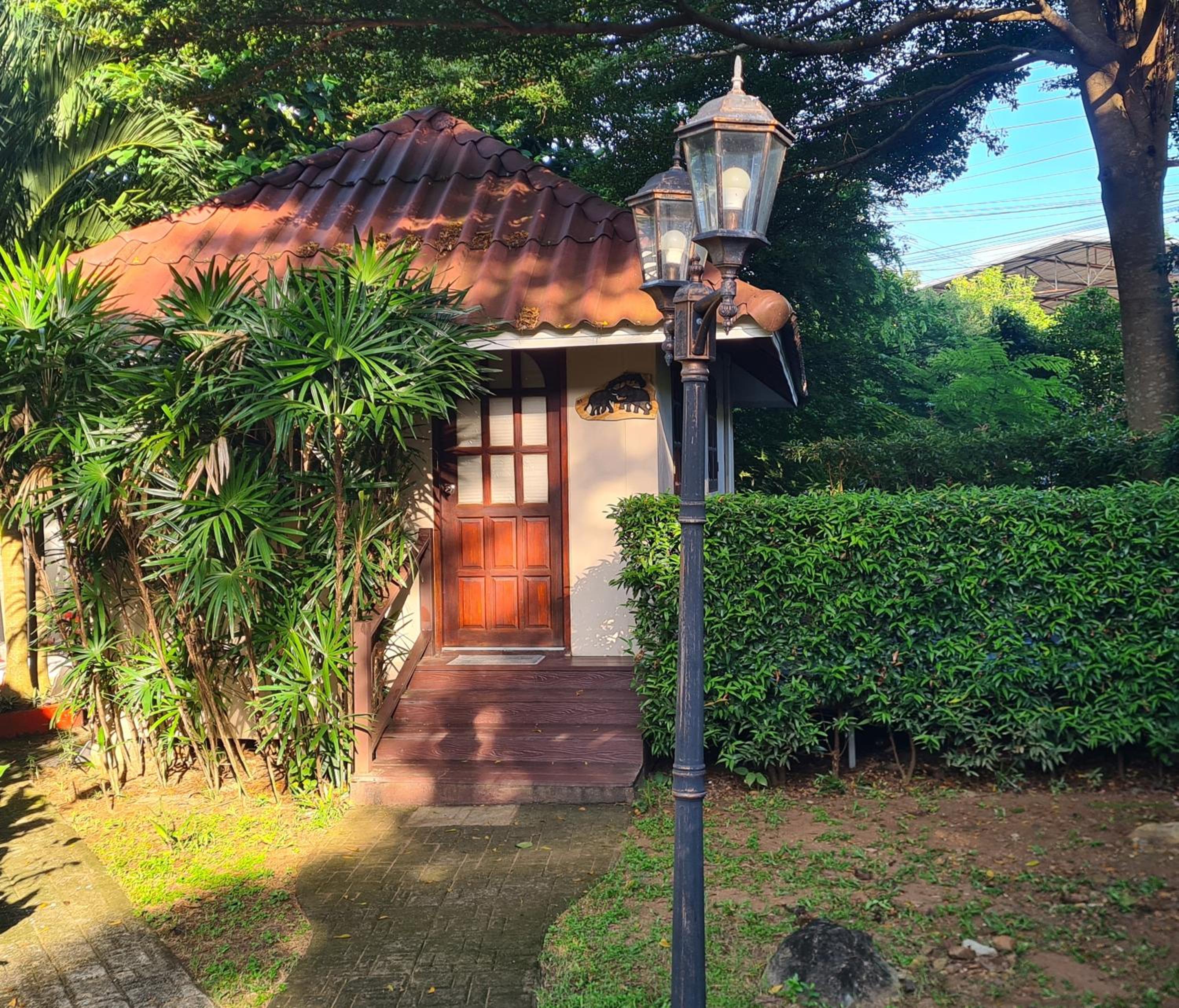 Hotel Red Moon Hideaway - Image 1