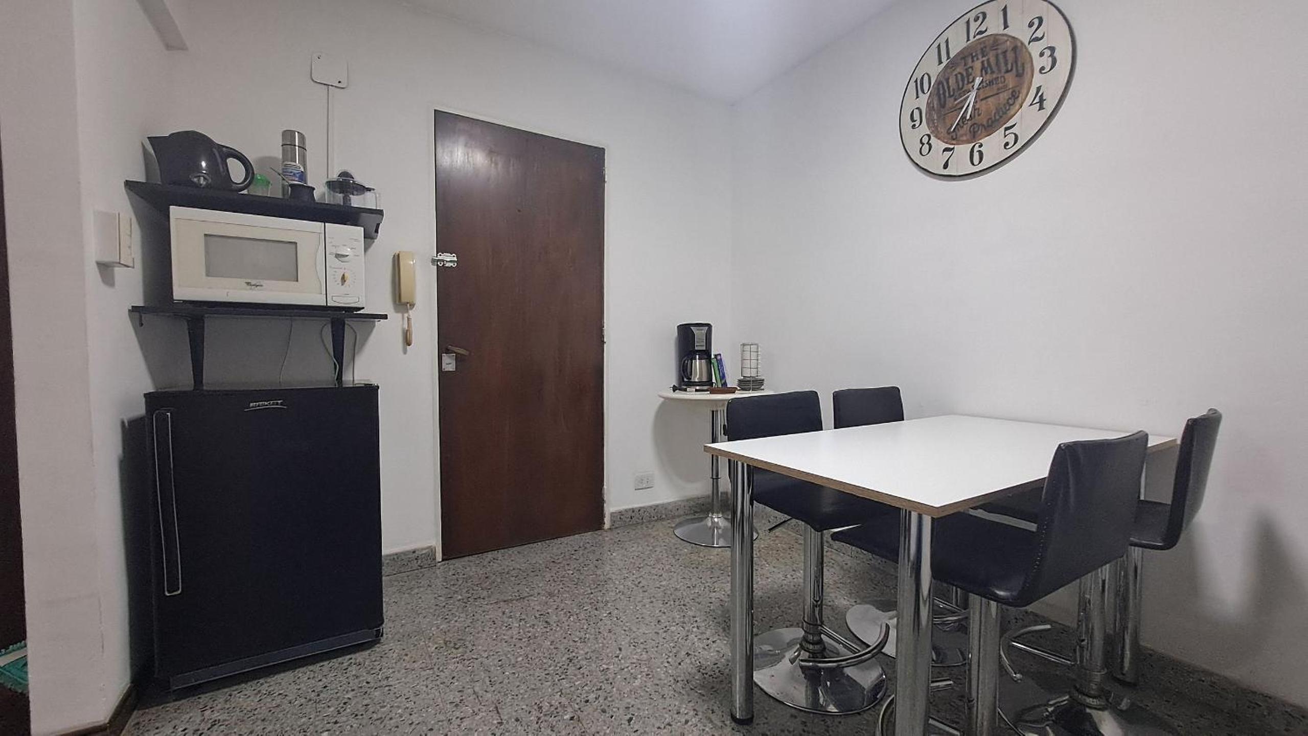 Hornera Rodi - Strategic location, parking, and pool