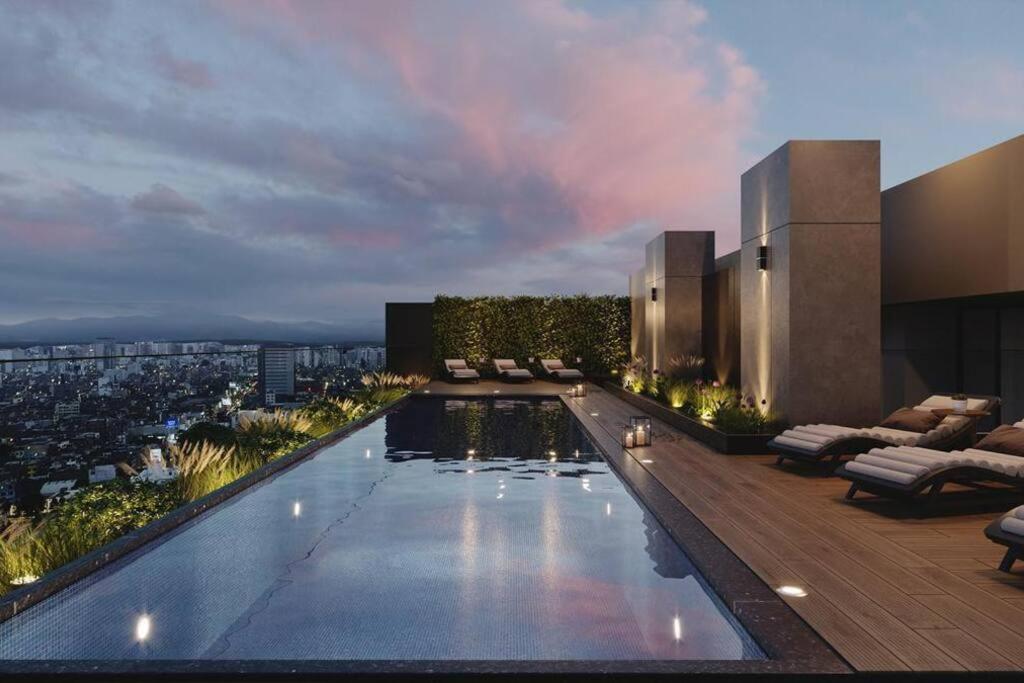 Suite de Estreno y Vista Panorámica en San Isidro view 2