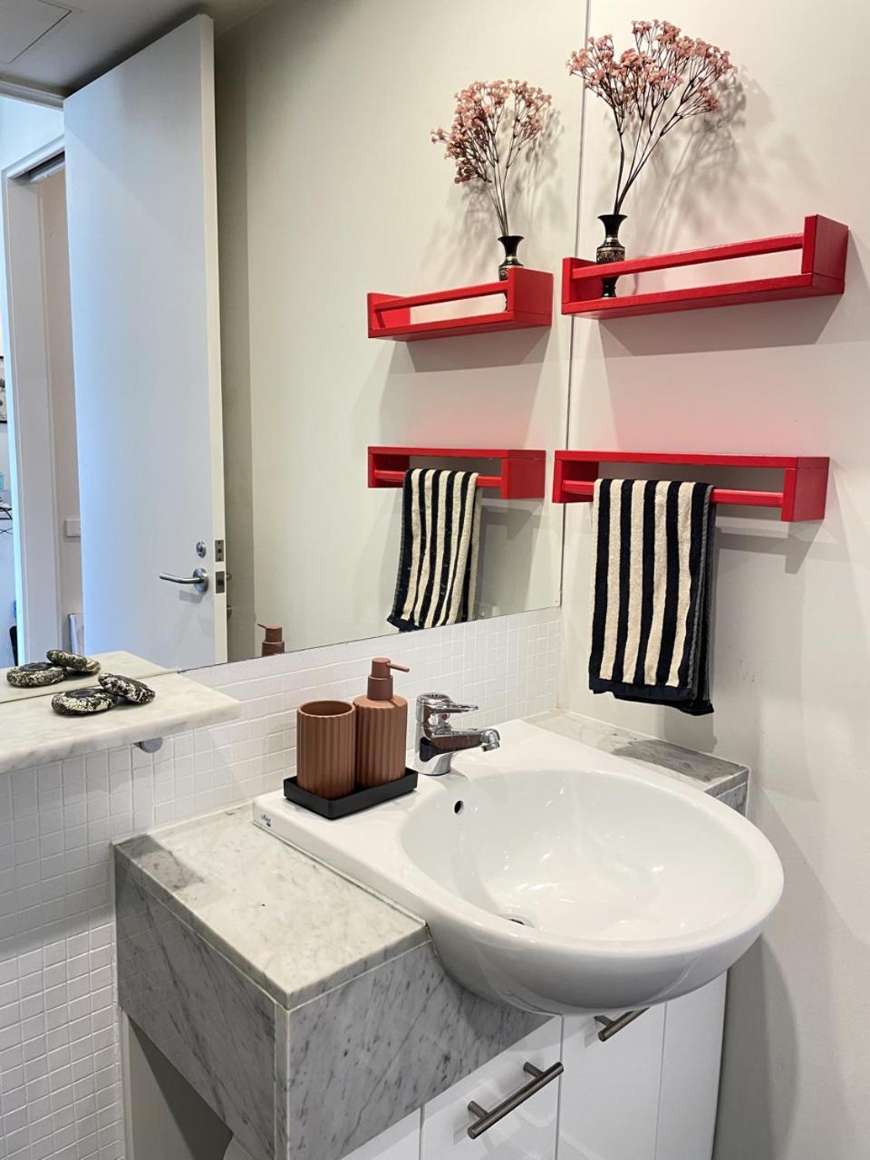 2BR CBD sunlit residence - Bourke Street shops