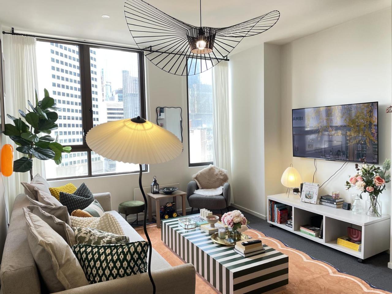 2BR CBD sunlit residence - Bourke Street shops