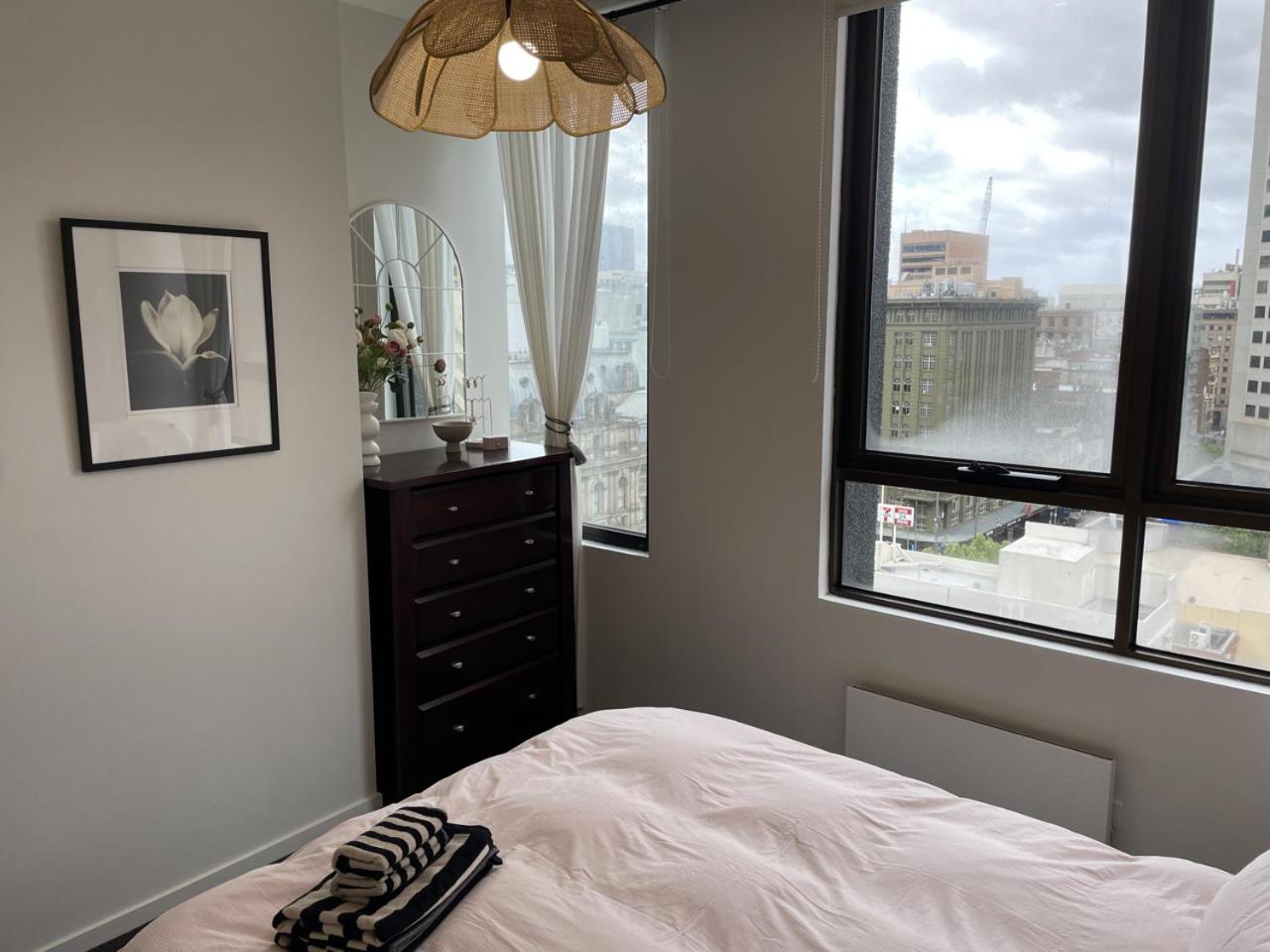 2BR CBD sunlit residence - Bourke Street shops