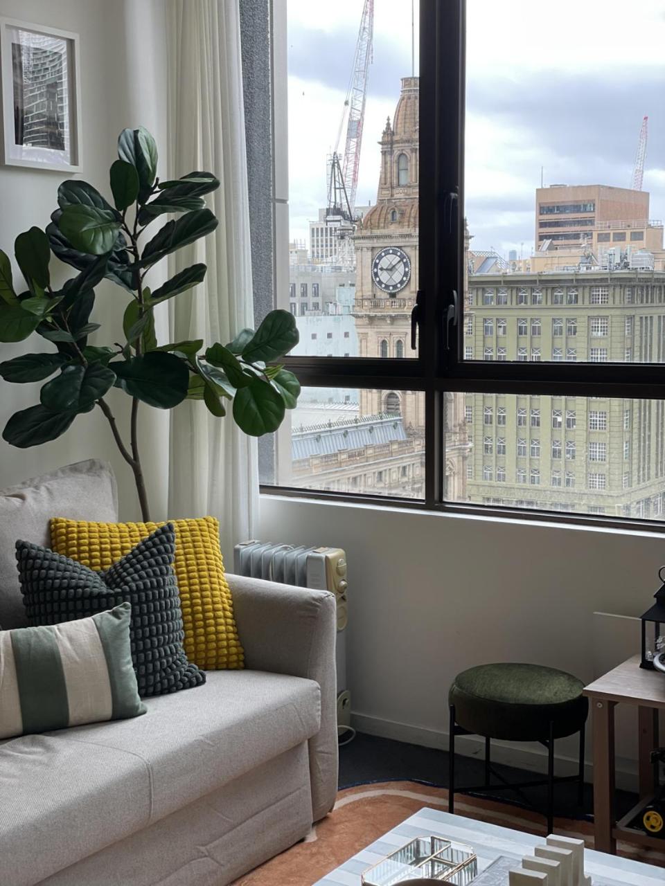 2BR CBD sunlit residence - Bourke Street shops