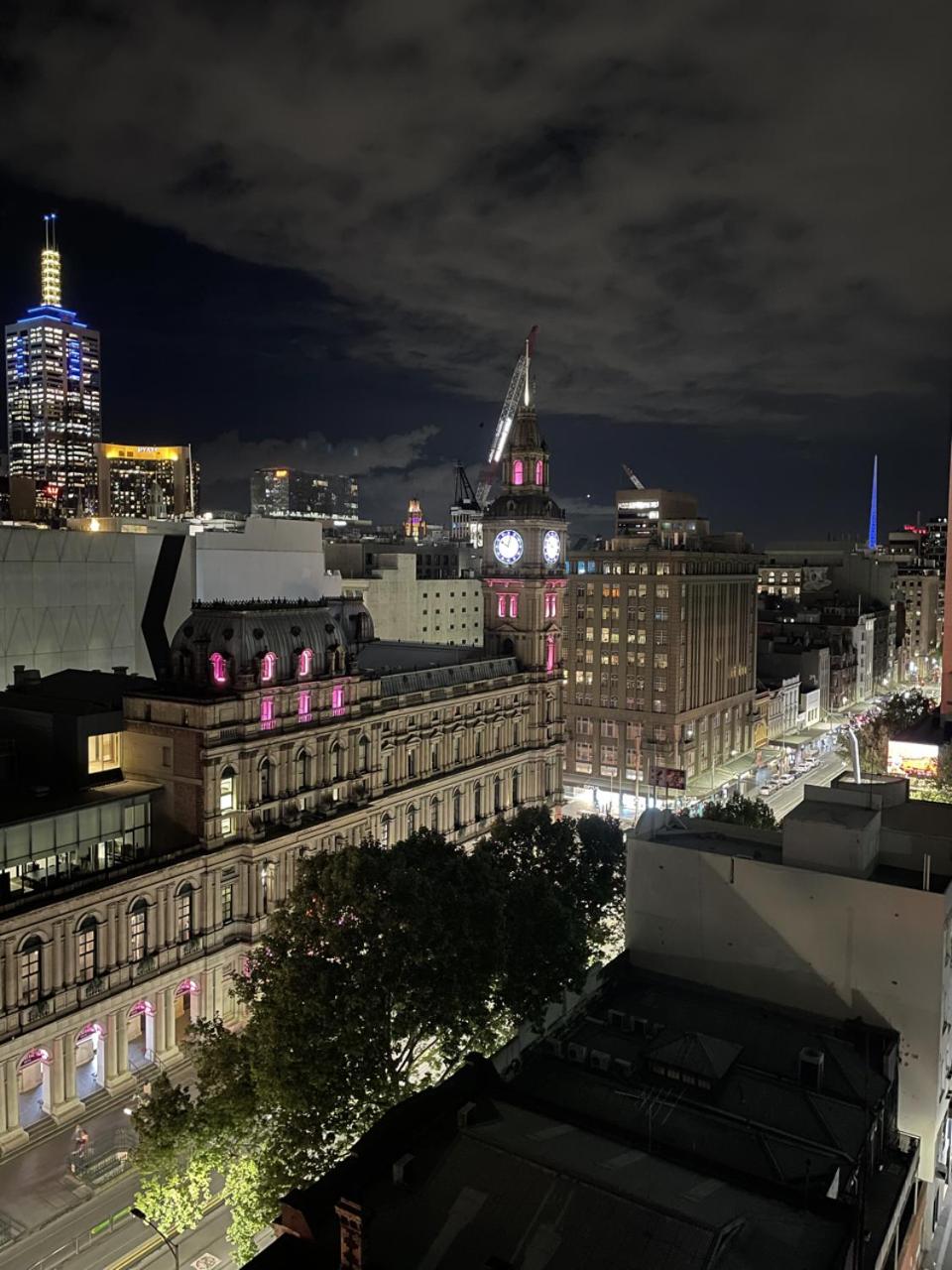 2BR CBD sunlit residence - Bourke Street shops