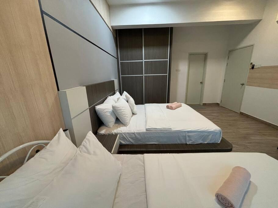 Mount Austin #Akademik Suite Modern Style 1-3Pax