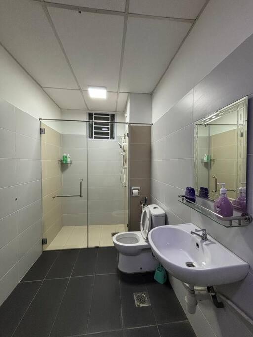 Mount Austin #Akademik Suite Modern Style 1-3Pax