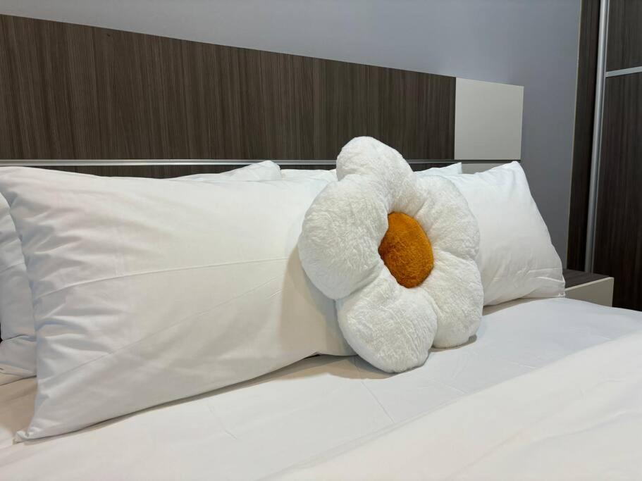 Mount Austin #Akademik Suite Modern Style 1-3Pax