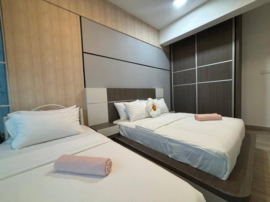Mount Austin #Akademik Suite Modern Style 1-3Pax