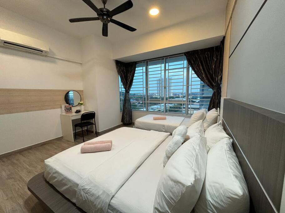 Mount Austin #Akademik Suite Modern Style 1-3Pax