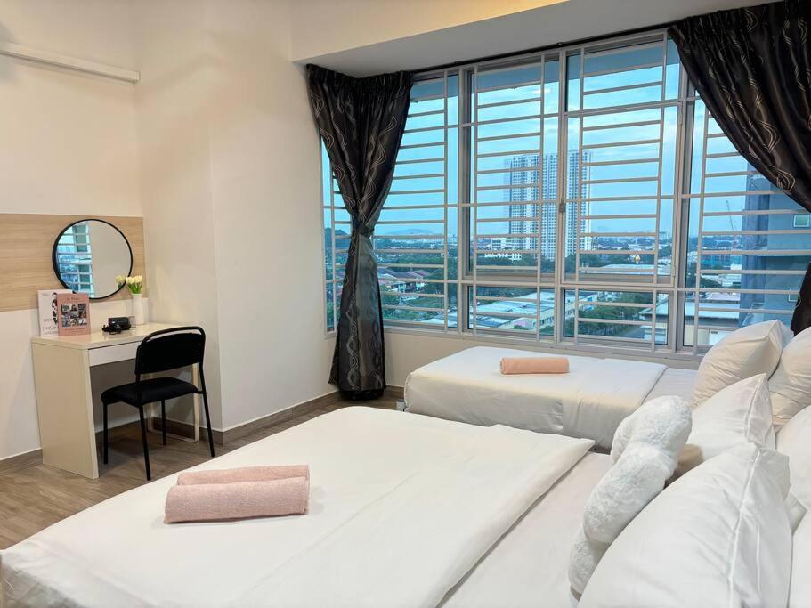 Mount Austin #Akademik Suite Modern Style 1-3Pax